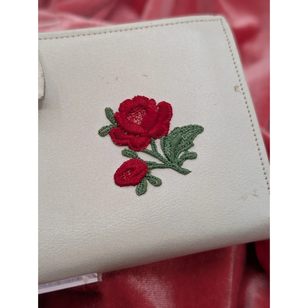Princess Gardner Off White Cowhide Leather Wallet Red Rose Embroidered Clutch